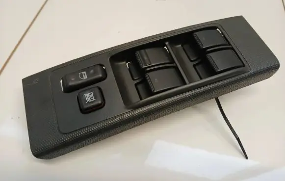 Toyota Corolla Verso AR10 Electric window control switch 848200F010 37074C167A05