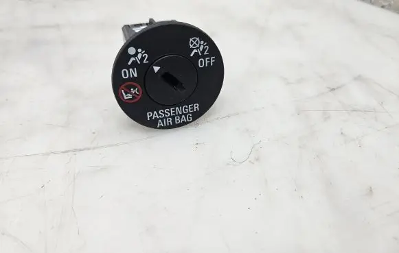 Passenger airbag on/off switch