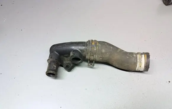 Coolant pipe/hose