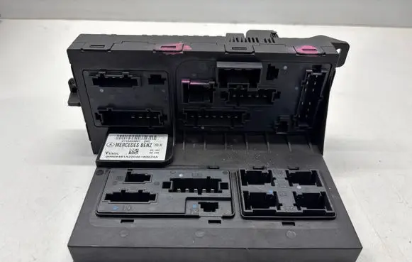 Mercedes-Benz E W211 Fuse module 2115453801