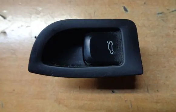 Audi A4 S4 B8 8K Tailgate opening switch 8K0959831A