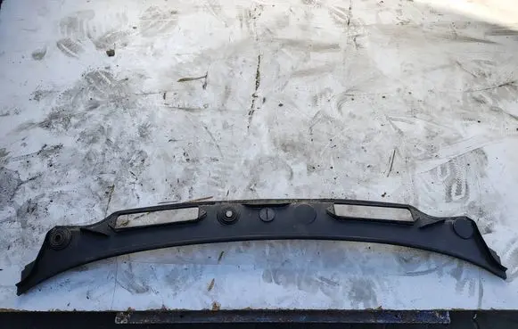 BMW 1 E81 E87 Wiper trim 15677210