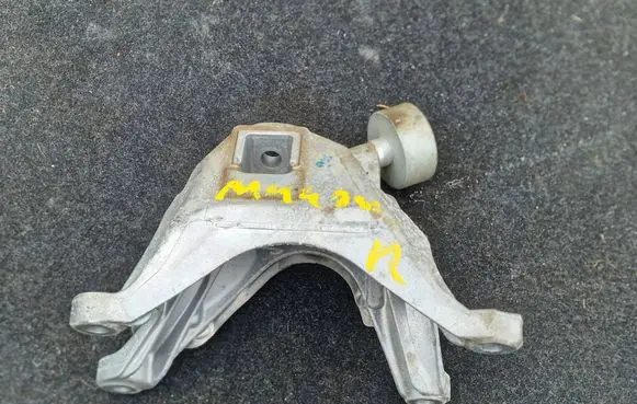 BMW 4 G22 G23 G24 G26 Engine mounting bracket 6870746 9470132 6876216