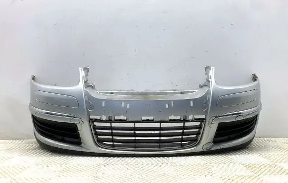 Volkswagen Golf V Front bumper LA7W