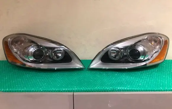 Volvo XC60 Headlights/headlamps set 30763135 89902826 30763136