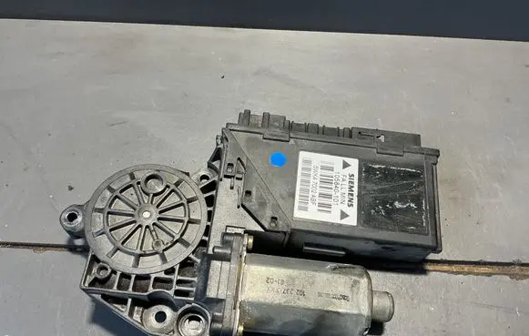 Audi A4 S4 B6 8E 8H Front door window regulator motor 0130821765