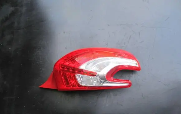 Peugeot 208 Rear/tail lights 9672628380