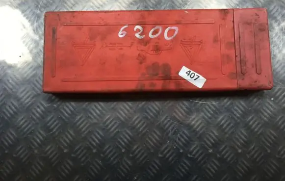 Toyota Yaris Emergency warning sign 27R034051