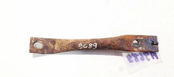 Engine mounting bracket