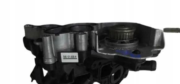 Volkswagen Polo V 6R Water pump 04E121600H