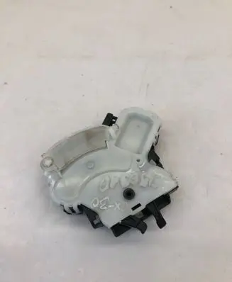 Mazda CX-3 Loading door lock 
