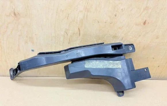 Opel Insignia B Front bumper mounting bracket 13491383