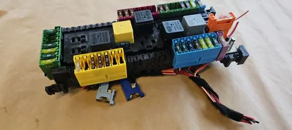 Mercedes-Benz GL X166 Fuse module A1669063901