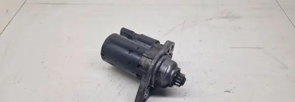 Volkswagen Golf V Starter motor 1005831329