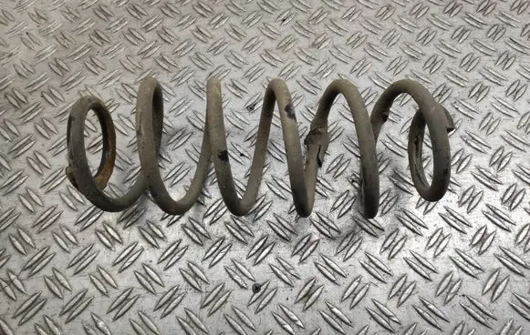 Toyota Auris 150 Rear coil spring 
