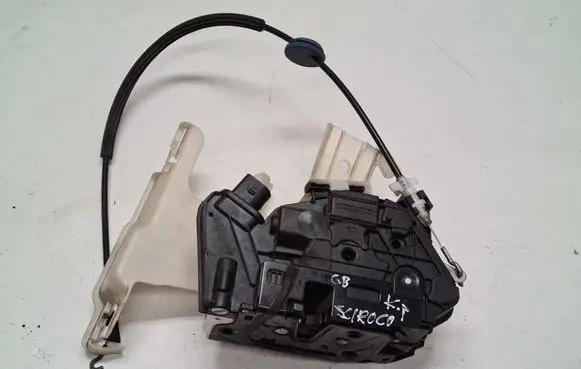 Volkswagen Scirocco Front door lock 5N2837015A