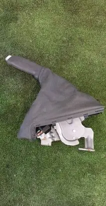 Opel Corsa E Hand brake release handle 39141241