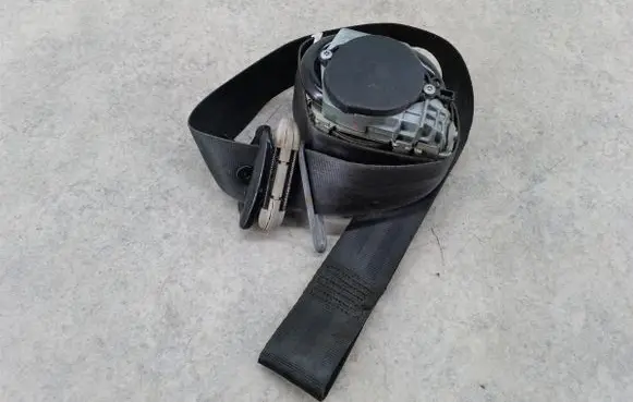 Peugeot 207 Front seatbelt 