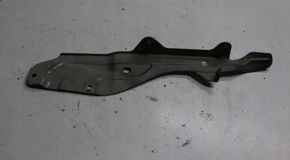 Mitsubishi Colt Fender mounting bracket MR200300