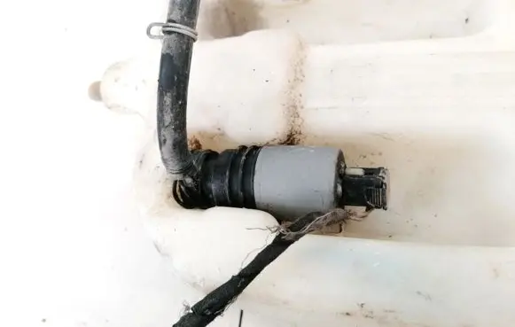 Mercedes-Benz E W210 Windscreen/windshield washer pump