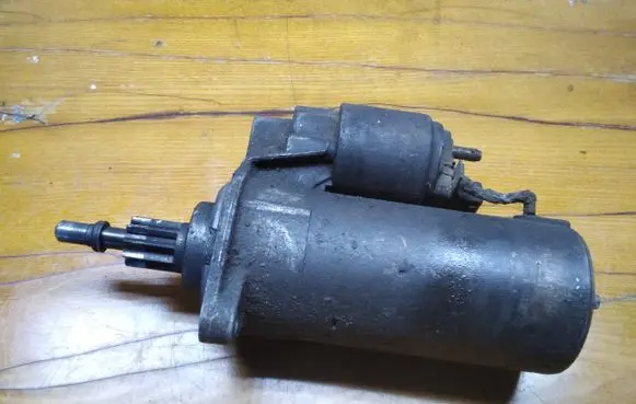 Volkswagen PASSAT B4 Starter motor 0001110084 02A911023G