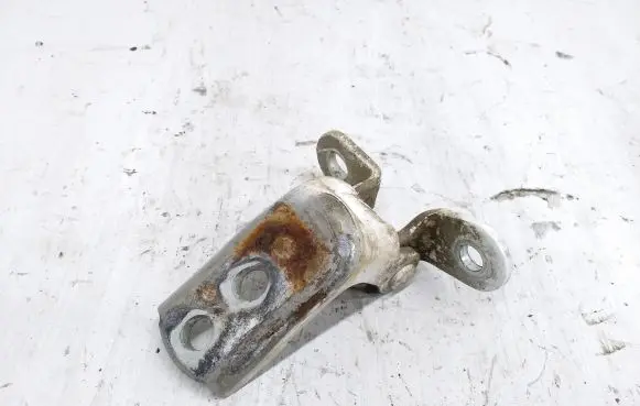 Toyota Hilux (AN10, AN20, AN30) Front door upper hinge
