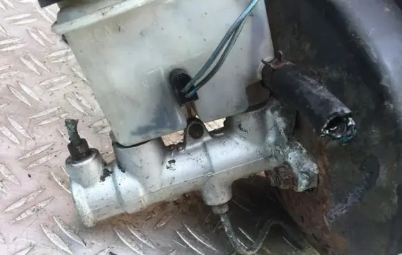 Mazda 323 Master brake cylinder