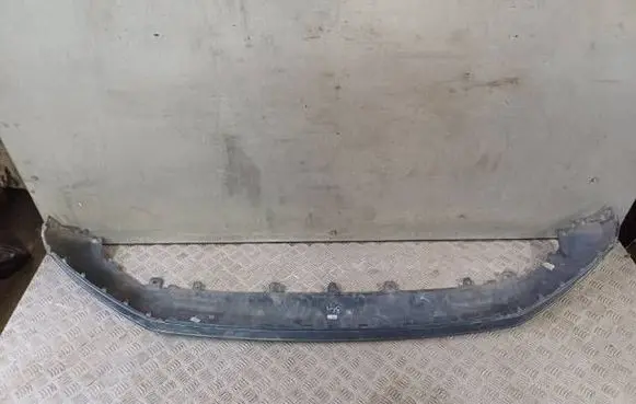 Front bumper lip