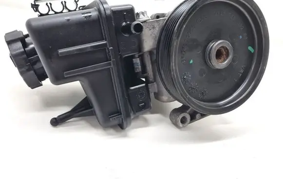 Mercedes-Benz E W212 Power steering pump 0064664701