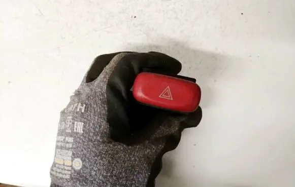 Suzuki Grand Vitara I Hazard light switch