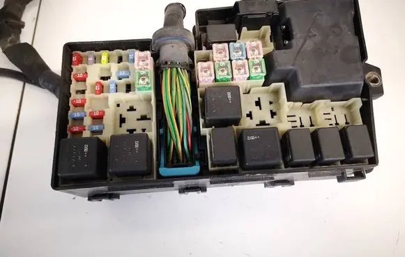 Volvo V50 Fuse box set 8688040 518818000
