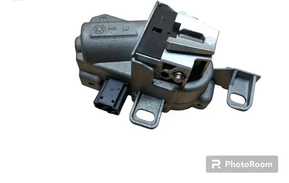 Volvo V50 Steering wheel lock P30741403