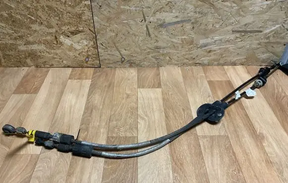 Ford Focus Gear shift cable linkage 2S4R7E395FC 607094810A