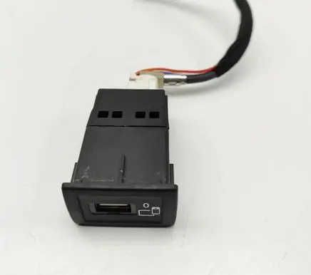 Mercedes-Benz E W238 USB socket connector A2138203200