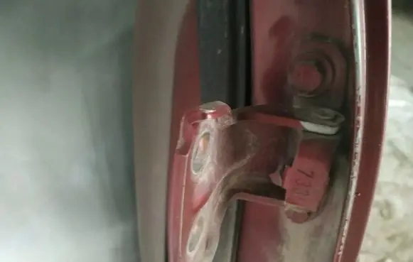 Volvo S40, V40 Rear door lower hinge