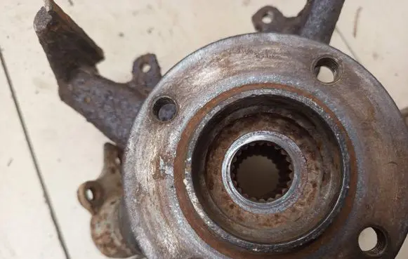 Volkswagen Golf III Front wheel hub spindle knuckle