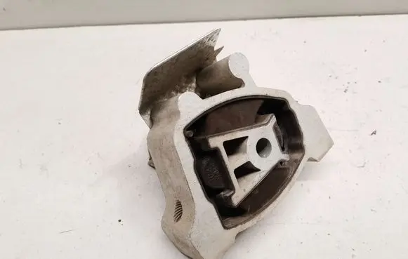 Land Rover Evoque II Engine mount bracket K8D26H051AA