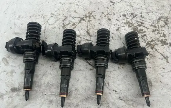Volkswagen Caddy Fuel injectors set 0414720215 038130073AG