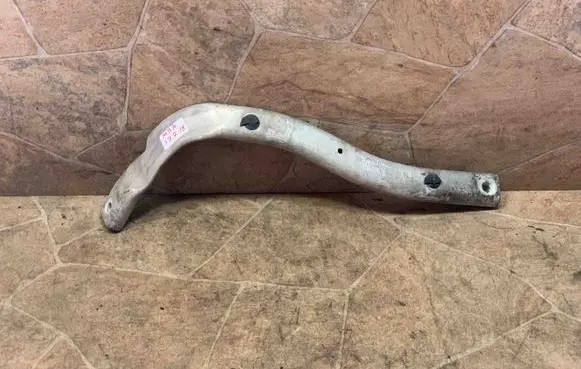 Audi A8 S8 D4 4H Fender mounting bracket 4H0821260C