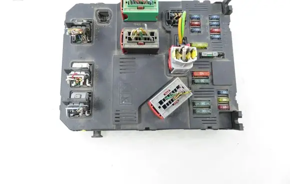 Citroen Berlingo Central body control module 9650584580 S118085320B