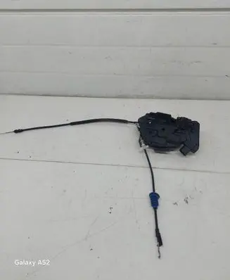 Volkswagen PASSAT CC Rear door lock 5N0839015D