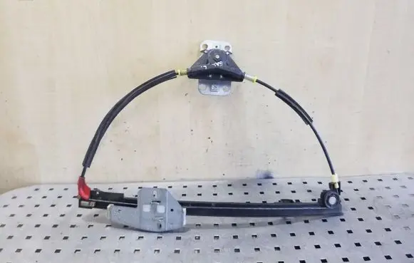 Rear door manual window regulator