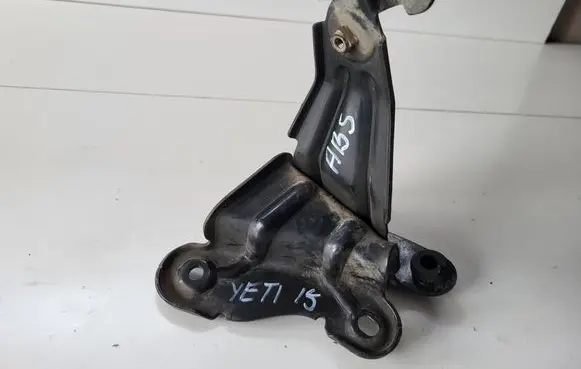 Skoda Yeti (5L) ABS pump bracket 2614235C