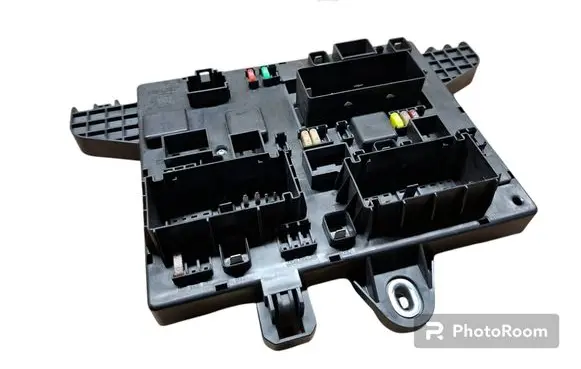 Opel Astra J Fuse module 13302300 365927271