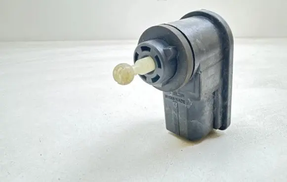 Ford Focus Headlight level adjustment motor 4M5X13K198AA