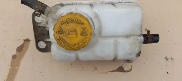 Chevrolet Aveo Brake fluid reservoir 96815542