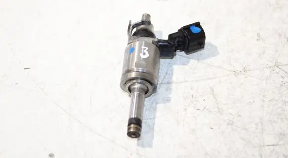Nissan Juke I F15 Fuel injector H8201438013