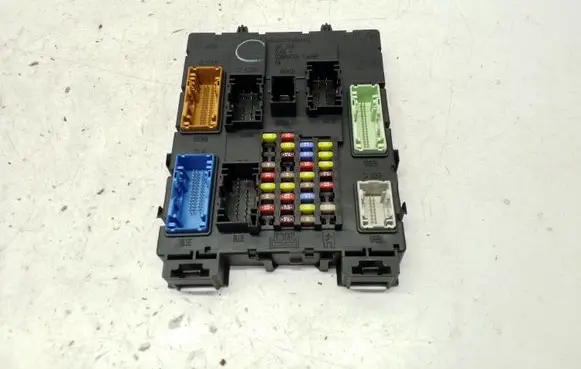 Ford Focus Fuse module DV6T14A073CD