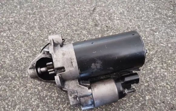 Audi A4 S4 B7 8E 8H Starter motor 0001109064