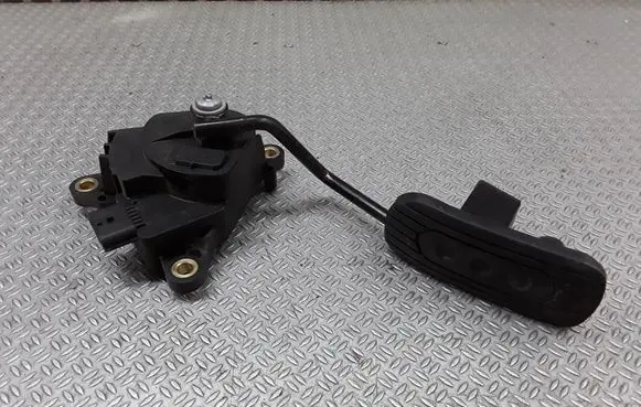 Nissan Note (E11) Accelerator throttle pedal 18002AX700